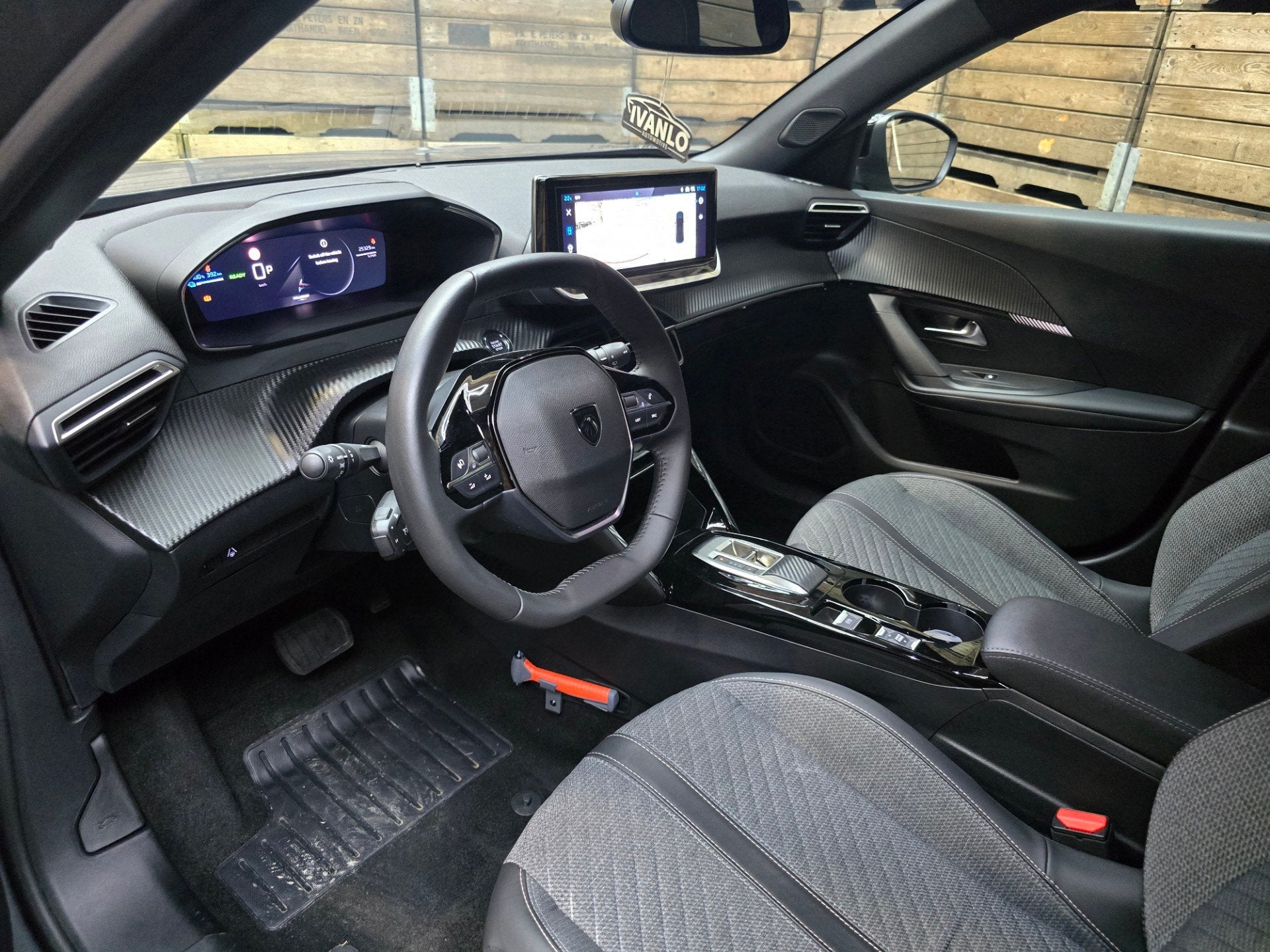 Peugeot E-2008 EV Allure Avantage 54 kWh FL Carplay camera c, Stof, Gebruikt, Zwart, 156 pk