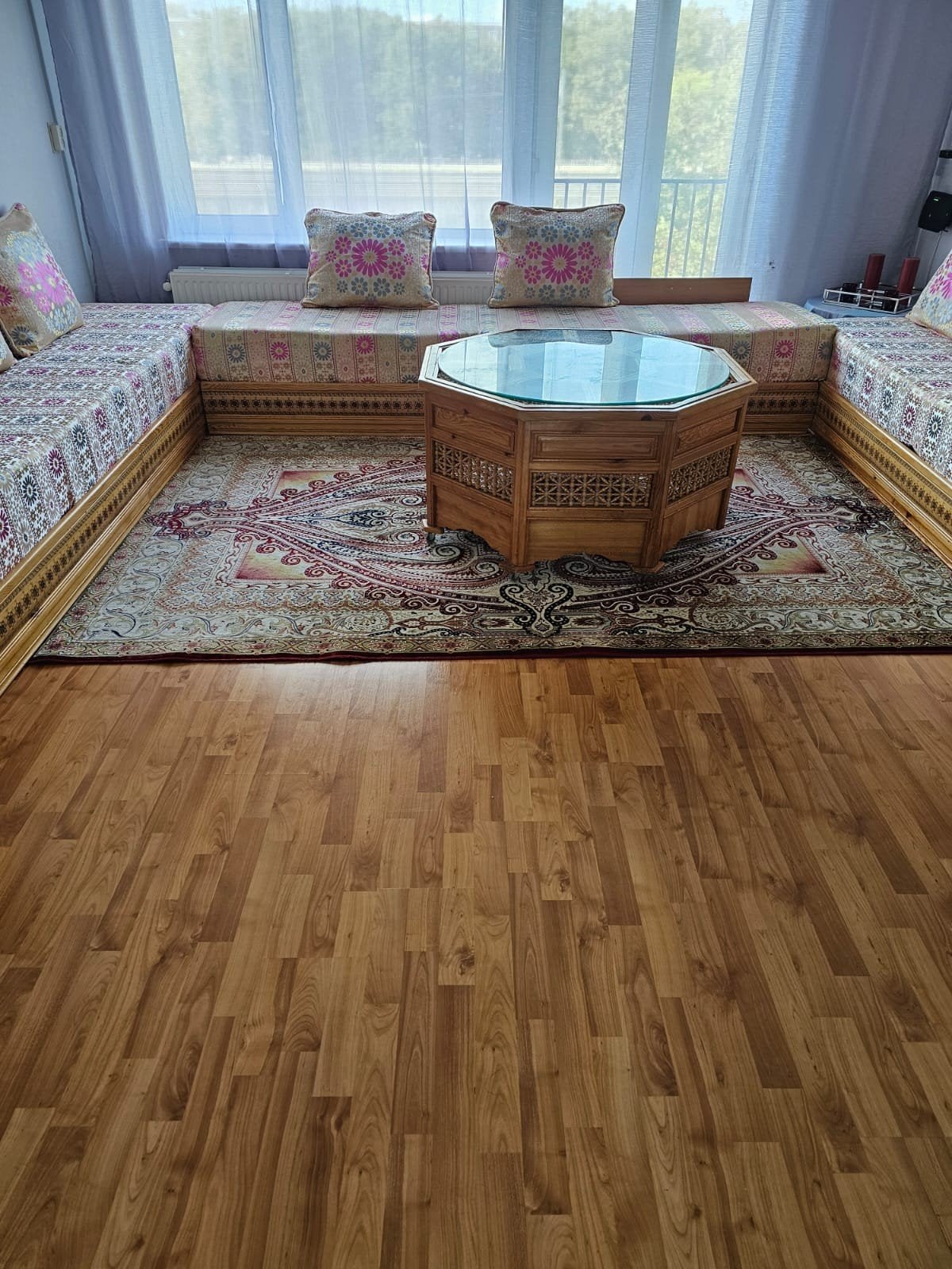 Marokkaanse zithoek met salontafel & tapijt, Huis en Inrichting, Ophalen of Verzenden, Zo goed als nieuw, Hout, Marokkaans, Oosters