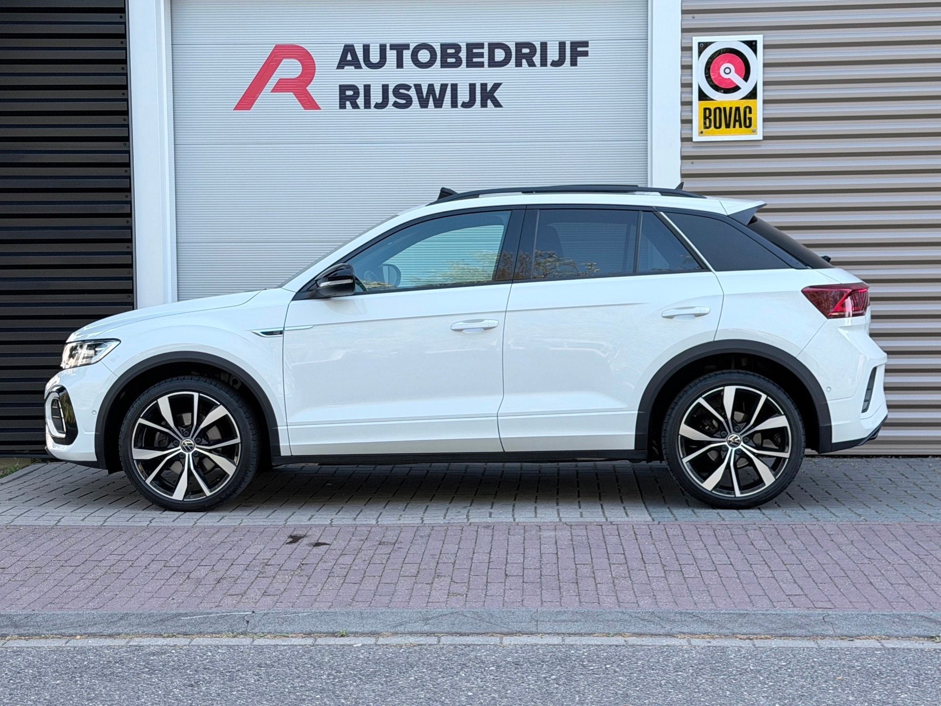 Volkswagen T-Roc 1.5 TSI 3xR-Line Pano/IQ.Light/Keyless/Came, Auto's, Volkswagen, 1258 kg, Automatische klimaatregeling, 4 cilinders