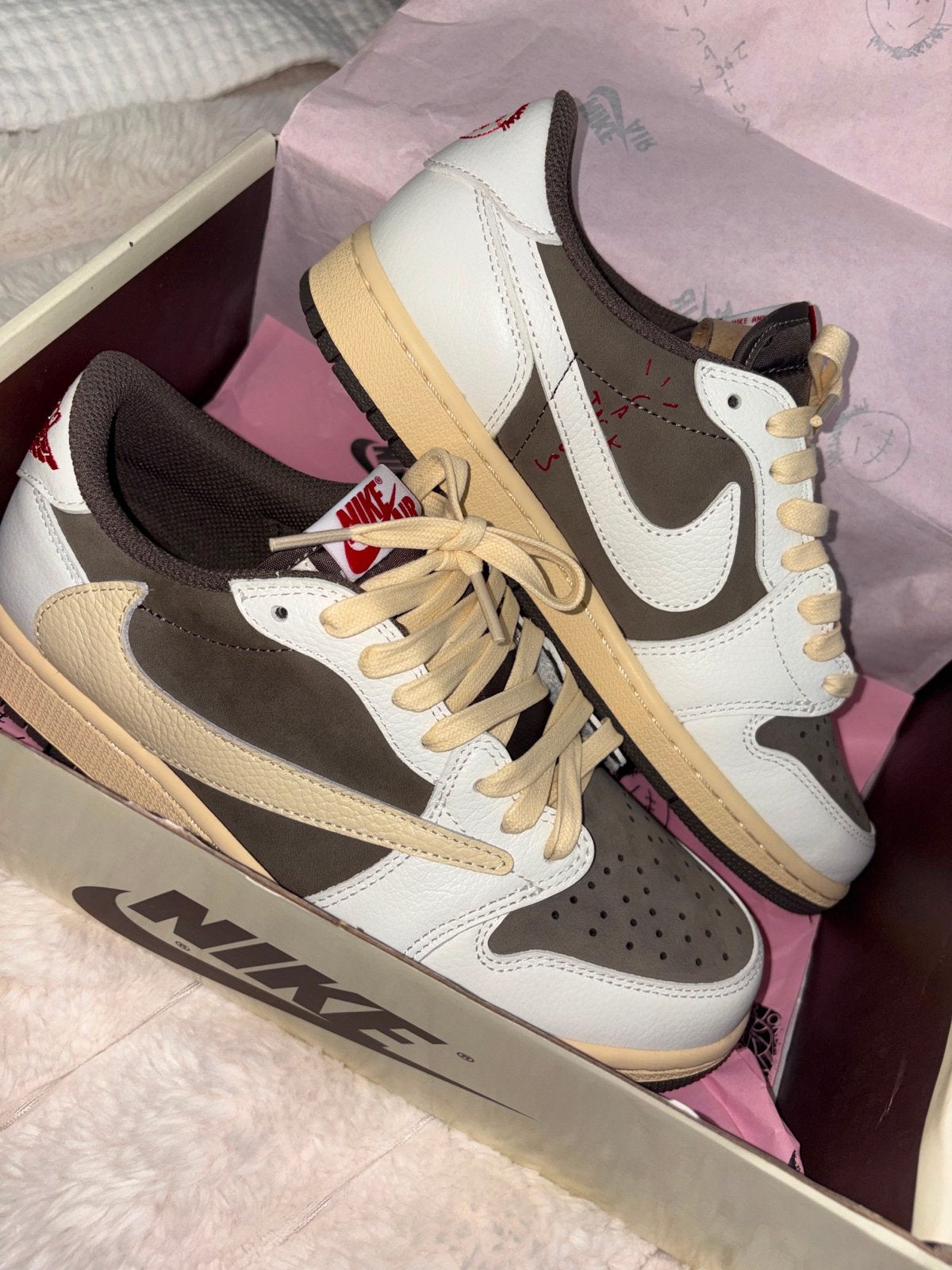 NIEUW! Nike Jordan 1 Low Travis Scott Reverse Mocha, Kleding | Dames, Schoenen, Bruin, Nieuw, Ophalen of Verzenden, Sneakers of Gympen