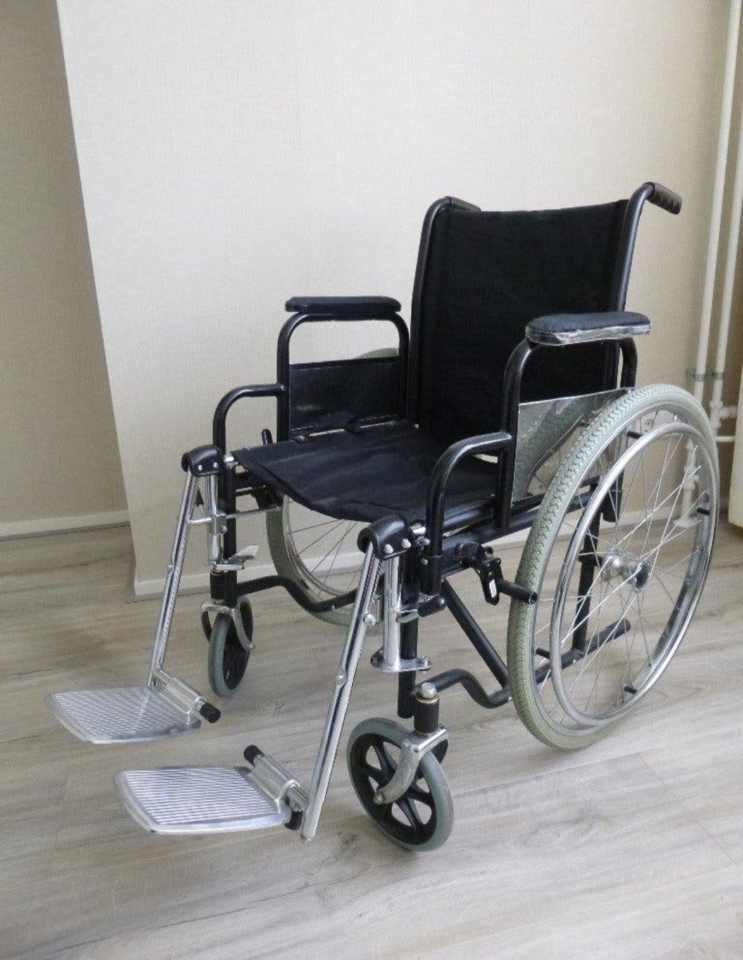 Rolstoel in goede staat te koop met been steunen, Ophalen, Inklapbaar, Zo goed als nieuw, Duwrolstoel