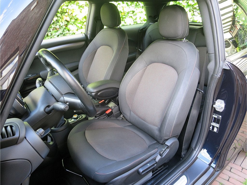 MINI Cooper 1.5 One Pepper F56 LCI met LED, Park ass., DAB,, Auto's, Mini, 12 maanden, Stof, Gebruikt, Bedrijf