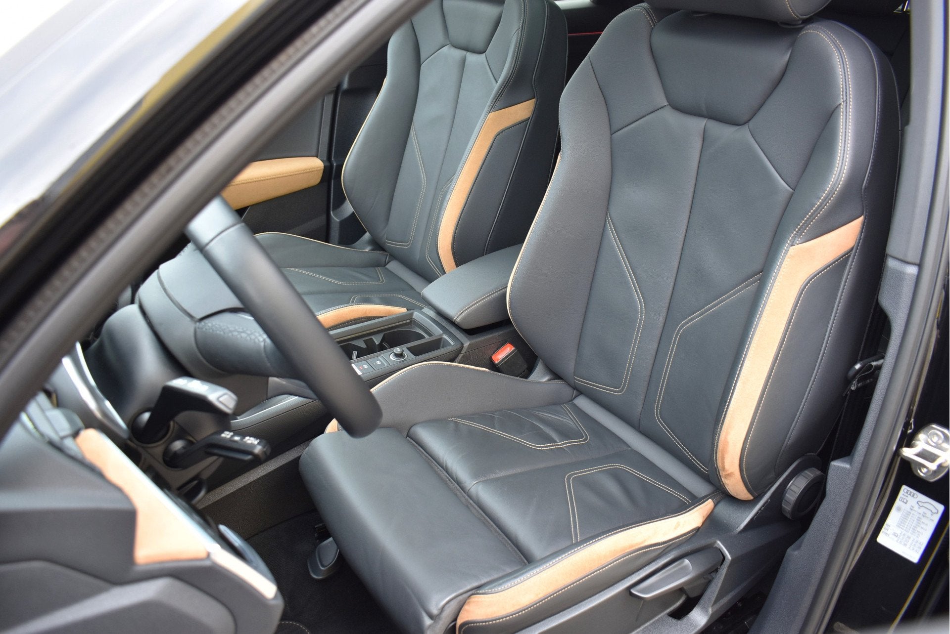 Audi Q3 Sportback 45 TFSI e S-Line 245 Pk Pano Leder Sfeer T, Dealer onderhouden, Gebruikt, Zwart, Automatische klimaatregeling
