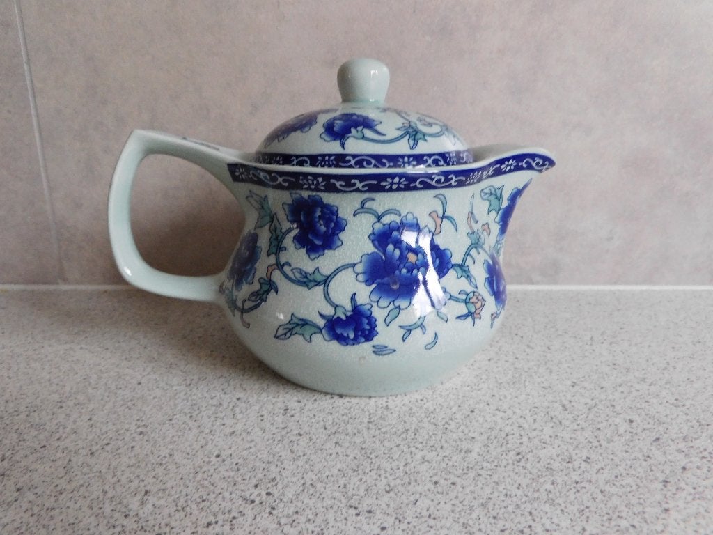 Theepot 0,6 Ltr. Blauw Bloemen, Huis en Inrichting, Keuken | Servies, Overige merken, Overige typen, Ophalen of Verzenden, Zo goed als nieuw