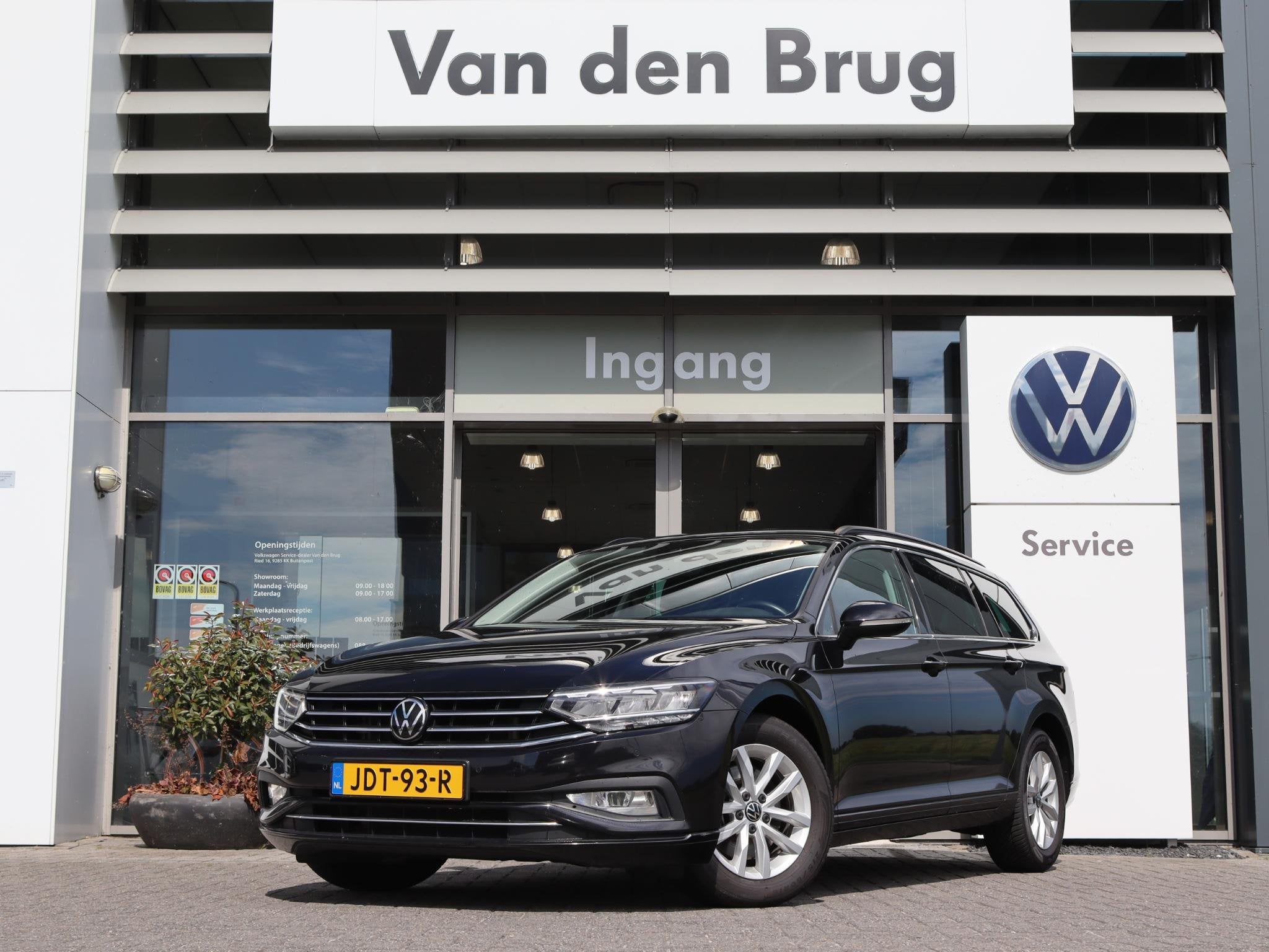 Volkswagen Passat Variant 1.5 TSI 150 pk DSG Business | Trek, 4 cilinders, 150 pk, Zwart, 1600 kg
