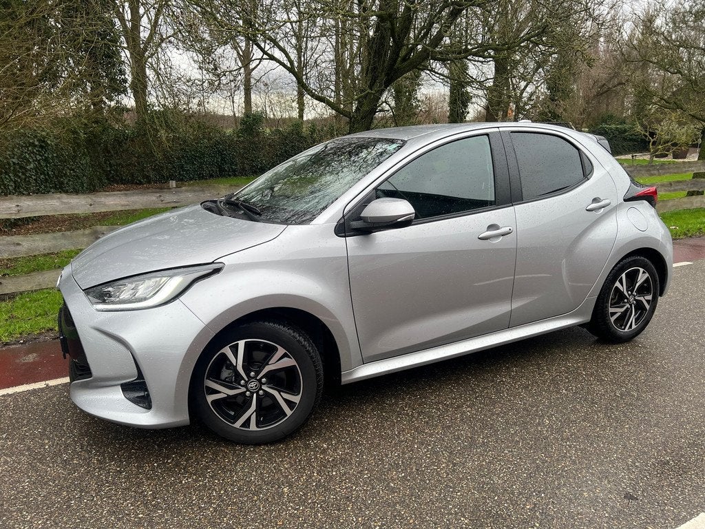 Toyota Yaris 1.5 Hybrid 115 First Edition Camera Automaat, Gebruikt, 450 kg, 1490 cc, Bedrijf