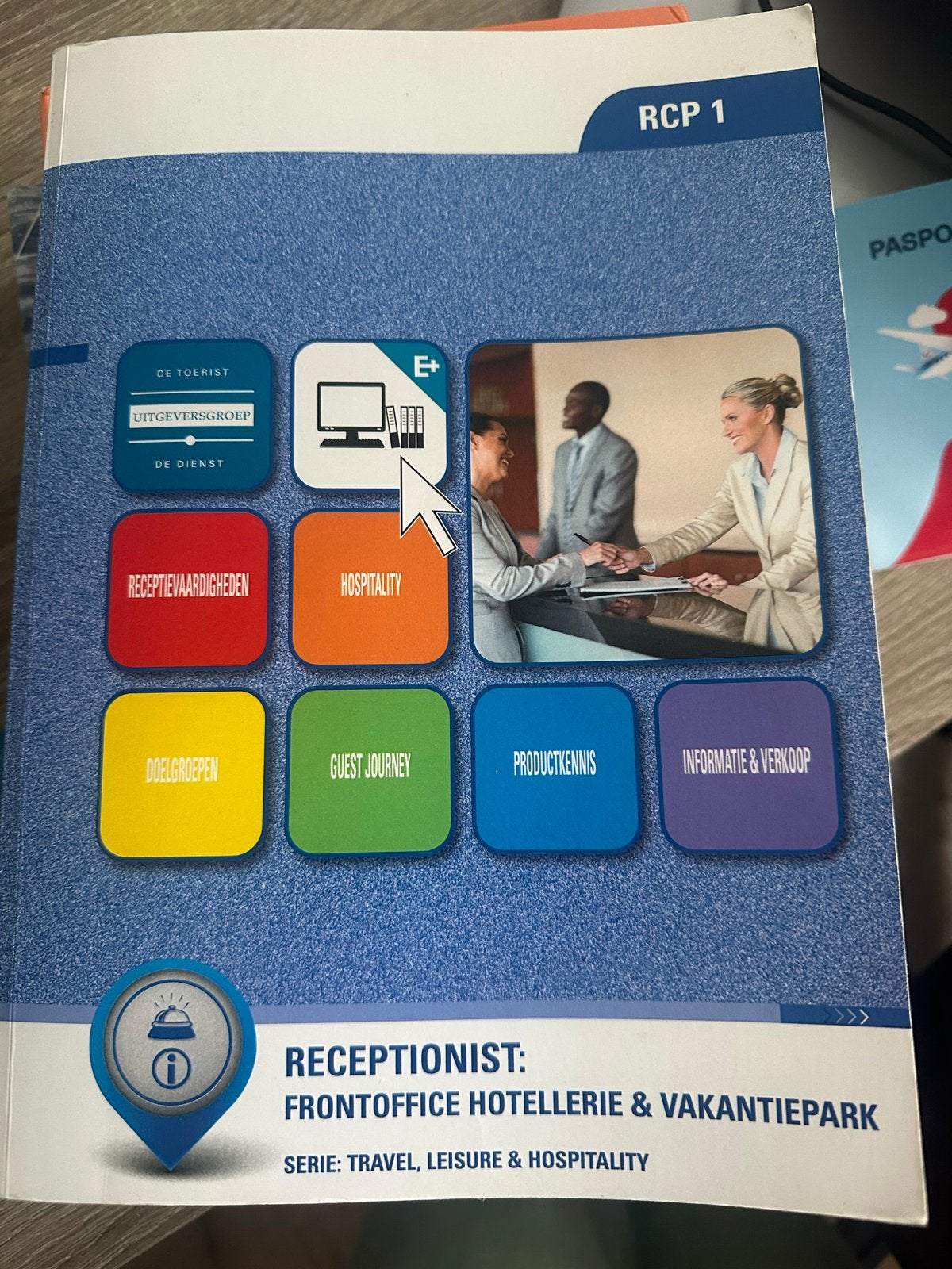 Receptionist: Frontoffice Hotellerie & Vakantiepark, Boeken, Ophalen, Gamma, Zo goed als nieuw, MBO
