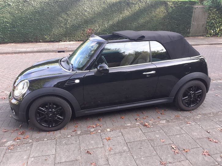 Mini Cooper Cabrio 116pk 2013 Zwart, Auto's, Euro 6, Cabriolet, 4 stoelen, Leder