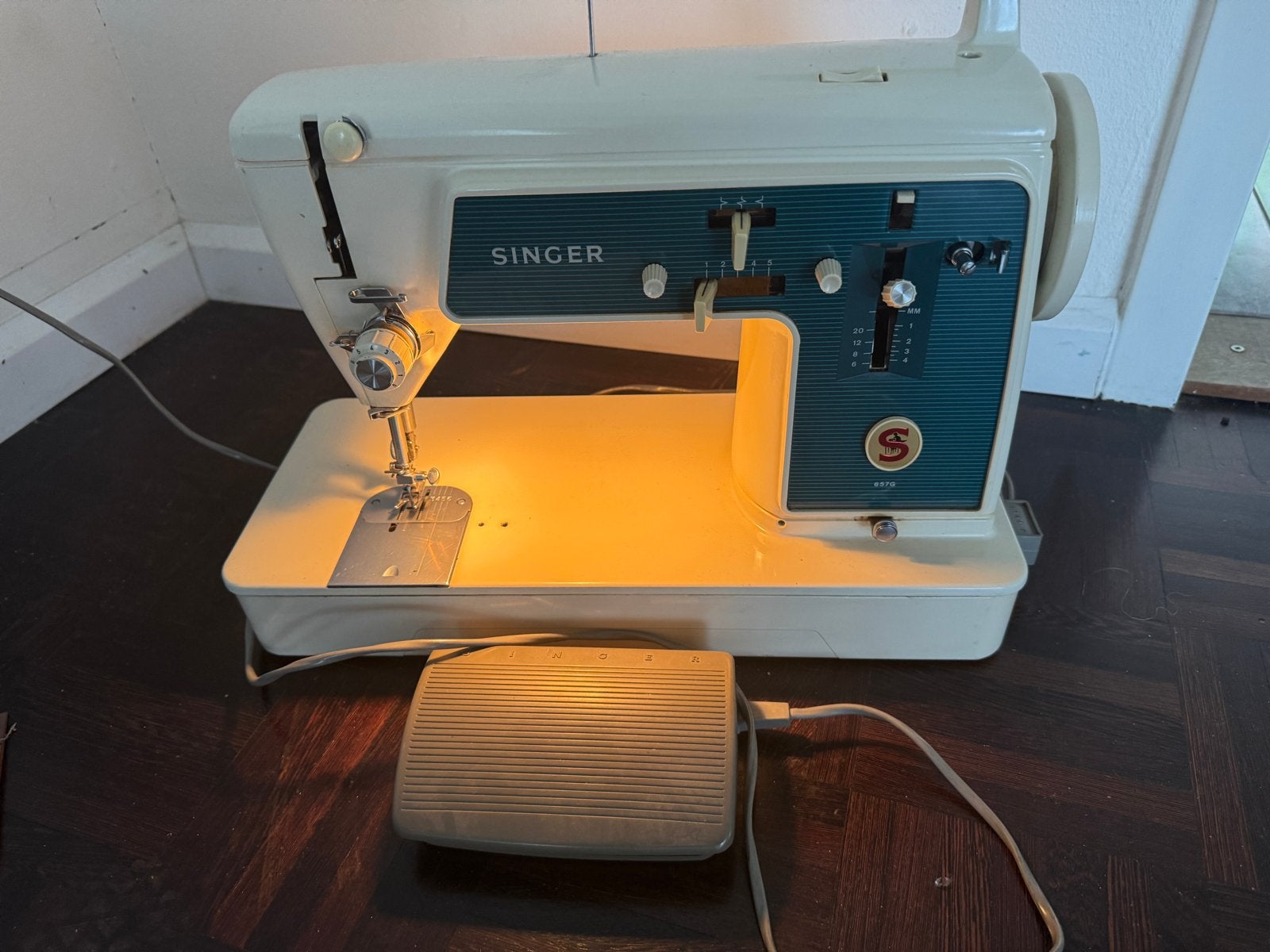 Vintage Singer Naaimachine - Retro Kwaliteit, Hobby en Vrije tijd, Naaimachines en Toebehoren, Ophalen, Gebruikt, Naaimachine