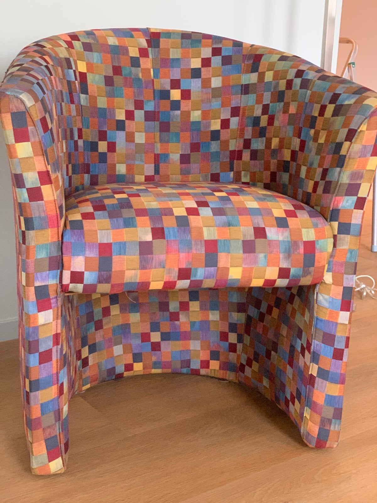 Design fauteuil met slijtvaste stoffen bekleding, Huis en Inrichting, Fauteuils, Ophalen, Zo goed als nieuw, 75 tot 100 cm, 50 tot 75 cm