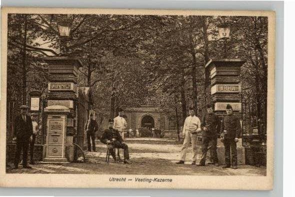 Utrecht Vesting Kazerne soldaten brievenbus st 1930 zie info