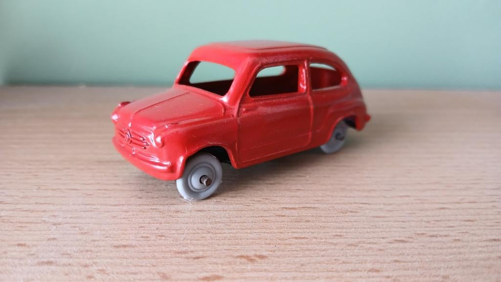 Dinky toys fiat 600, Hobby en Vrije tijd, Modelauto's | 1:43, Ophalen of Verzenden, Zo goed als nieuw, Auto, Dinky Toys
