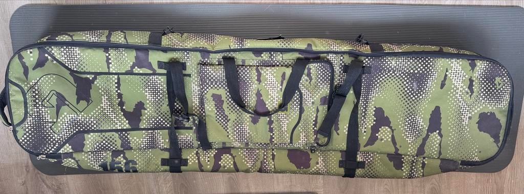 Burton snowboardtas met wielen - Camouflage, Sport en Fitness, Snowboarden, Ophalen, Gebruikt, Overige typen