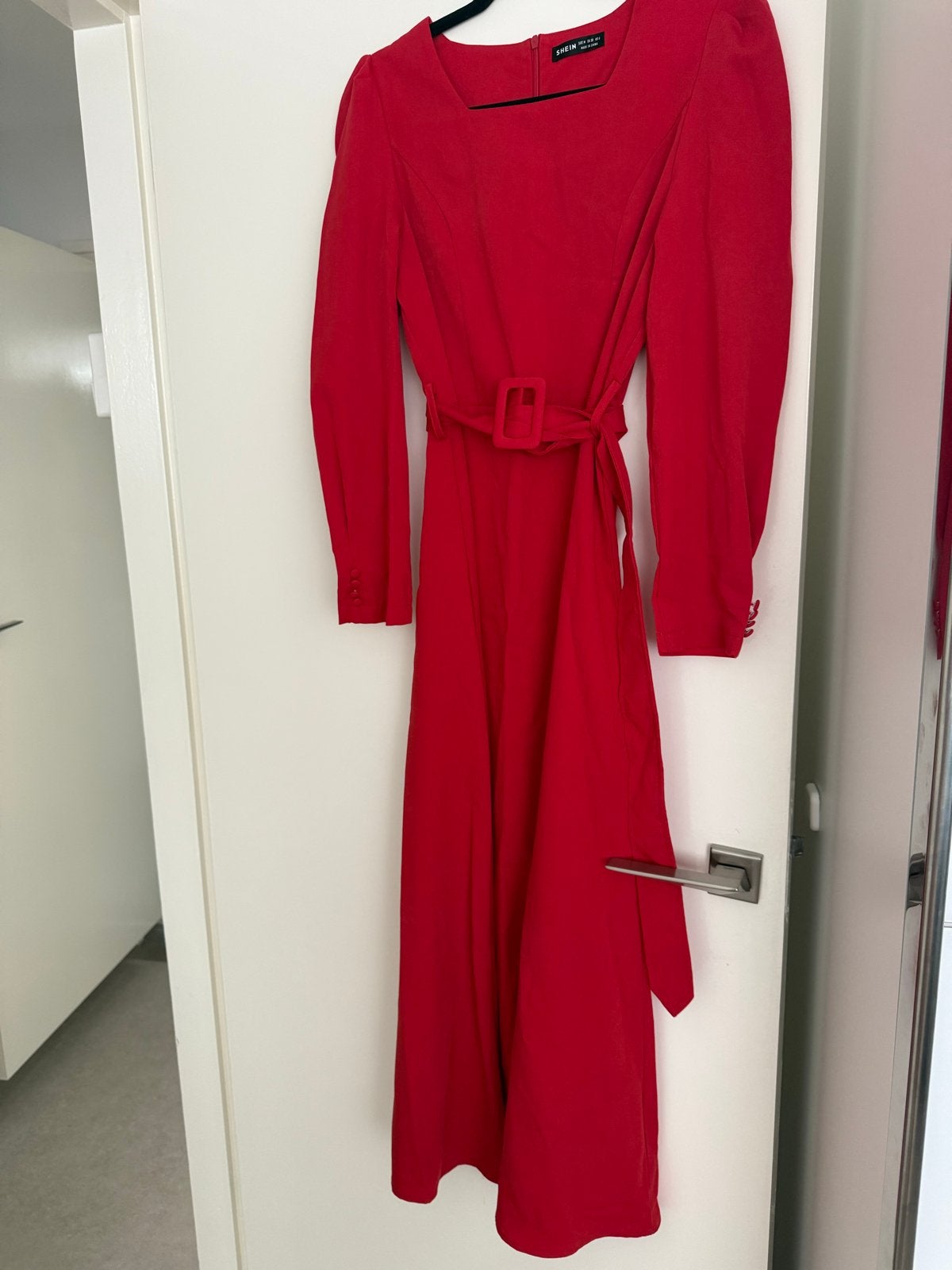 Rode jurk met riem en pofmouwen - Shein, Maat 38/40 (M), Ophalen of Verzenden, Zo goed als nieuw, Rood