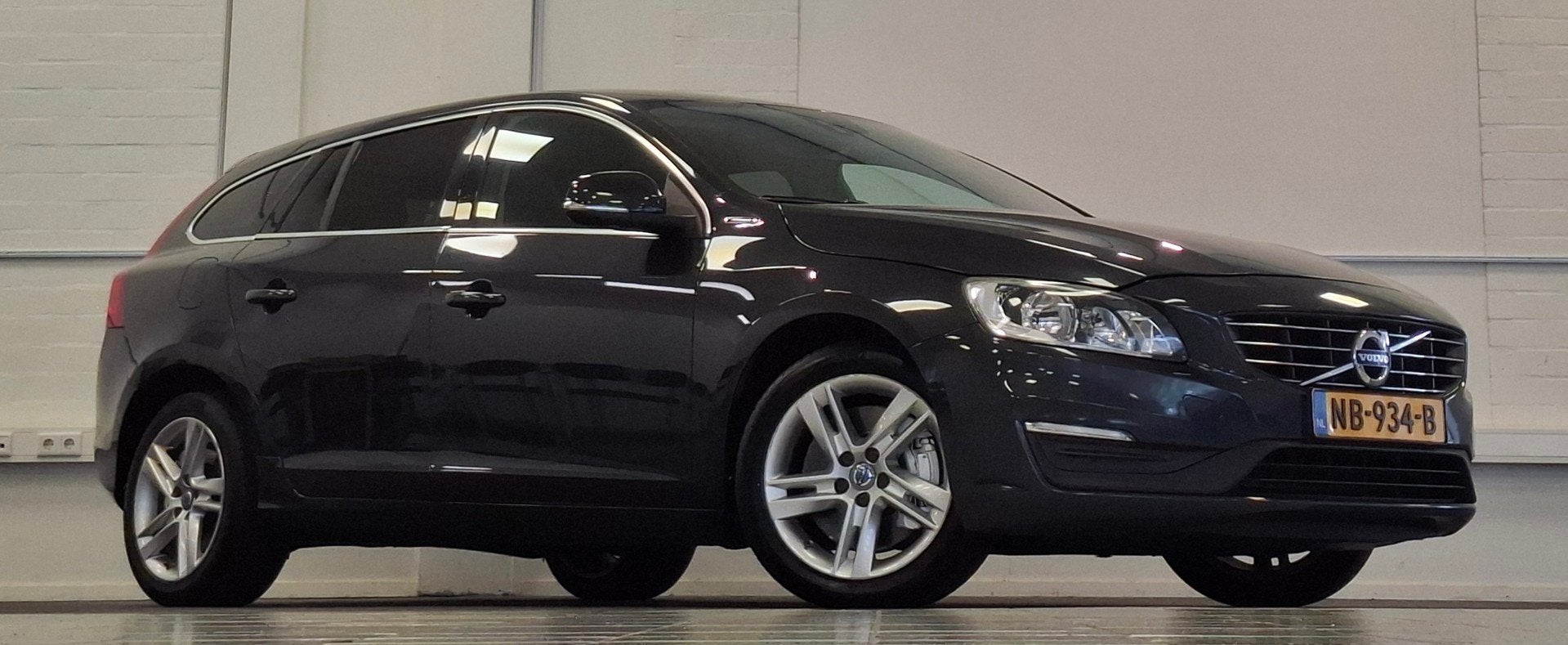 Volvo V60 2.4 D5 Twin Engine Lease Edition 2e Eigenaar Navi, Auto's, Automaat, Automatische klimaatregeling, Leder en Stof, 163 pk