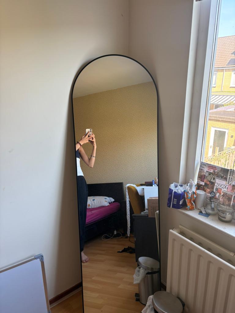 Standing Mirror, Ophalen