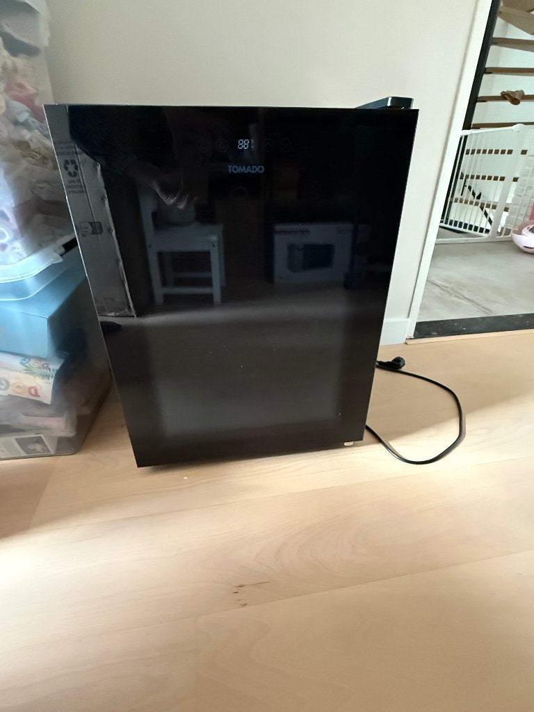 Wijnkoelkast Tomado, Witgoed en Apparatuur, Ophalen, Zonder vriesvak, Minder dan 85 cm, Minder dan 75 liter