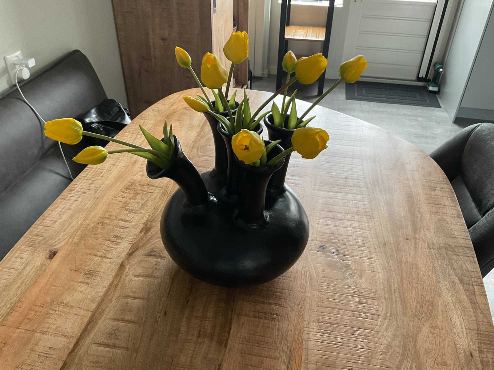 Zwarte metalen tulpenvaas - Nieuw van Lesli Living, Ophalen of Verzenden