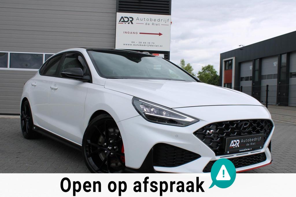 Hyundai I30 Fastback 2.0 T-GDI 280PK/PANO/LED/CAMERA/SCHAAL/, 1998 cc, 1380 kg, Gebruikt, Zwart