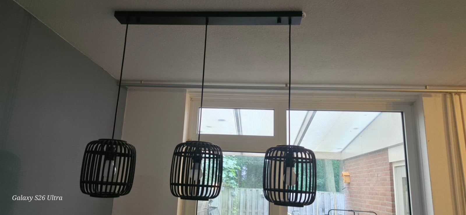 Moderne hanglamp met 3 bamboe kappen - Zwart, Huis en Inrichting, Modern, Scandinavisch, Natuurlijk materiaal, Zo goed als nieuw