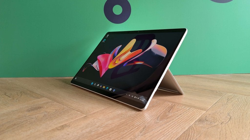 Microsoft Surface Pro 9 - LTE / SQ3 / 16GB / 256GB SSD / Win, Computers en Software, Niet ingevuld, 13 inch, Niet ingevuld, Met touchscreen