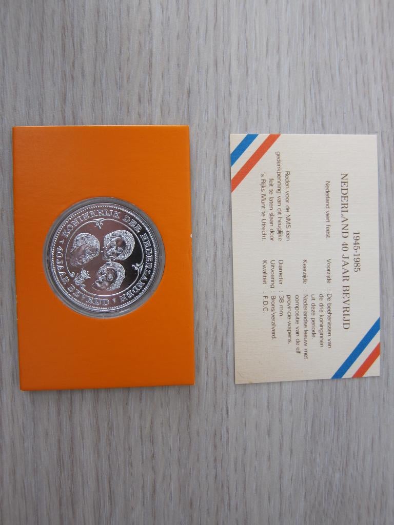 gedenkpenning Nederland 40-jaar bevrijd, Postzegels en Munten, Penningen en Medailles, Ophalen of Verzenden, Overige materialen