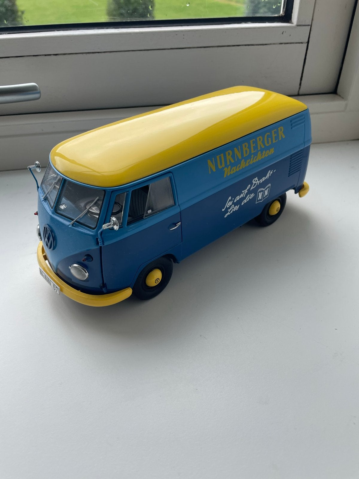 Volkswagen T1 Transporter "Nürnberger Nachrichten" 1:18, Ophalen of Verzenden, Zo goed als nieuw, Auto, Overige merken
