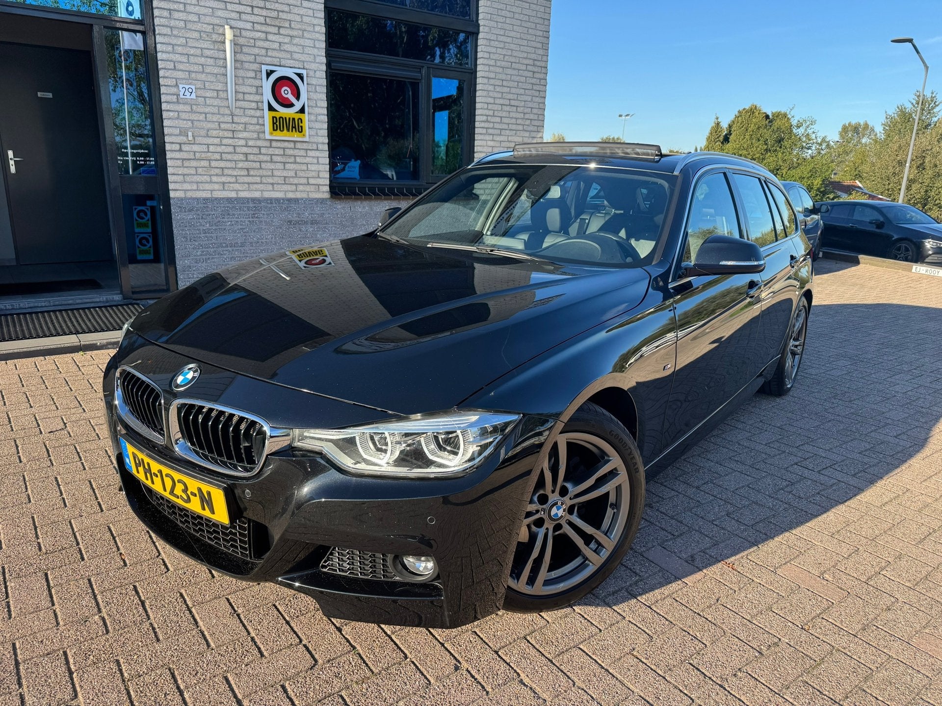 BMW 3-serie Touring 320i Edition M Sport High Executive-pano, Auto's, Automaat, Achterwielaandrijving, 4 cilinders, Zwart