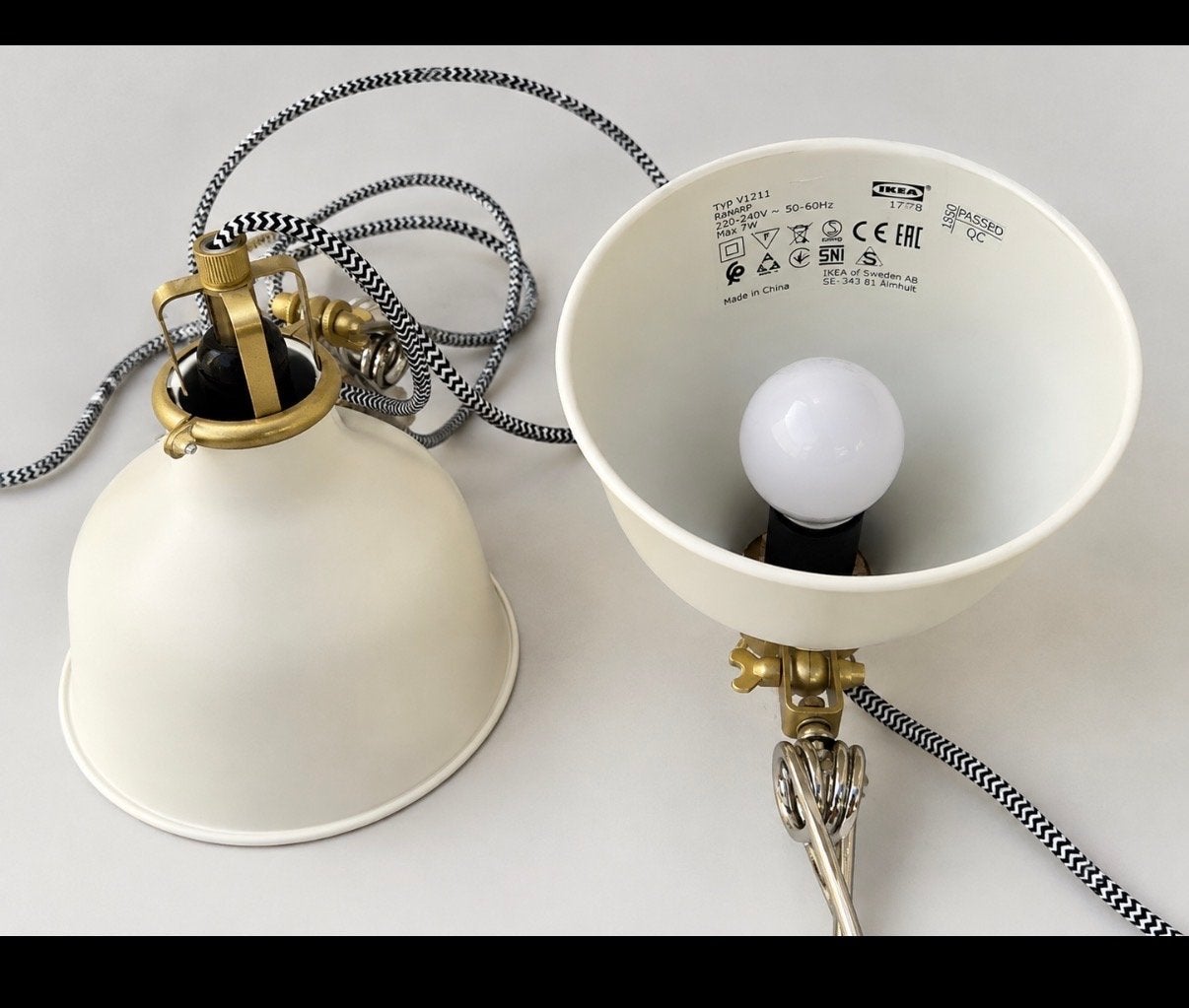Set van 2 IKEA RANARP lampen - wit/messing, Metaal, Wit, Industrieel, Zo goed als nieuw