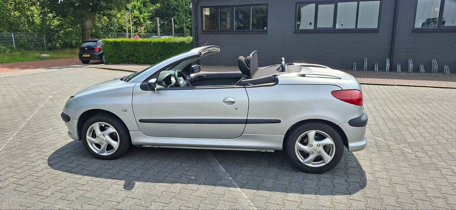 Peugeot 206 1.6 16V CC 2002 Grijs, Auto's, Voorwielaandrijving, Stof, Zwart, 4 cilinders