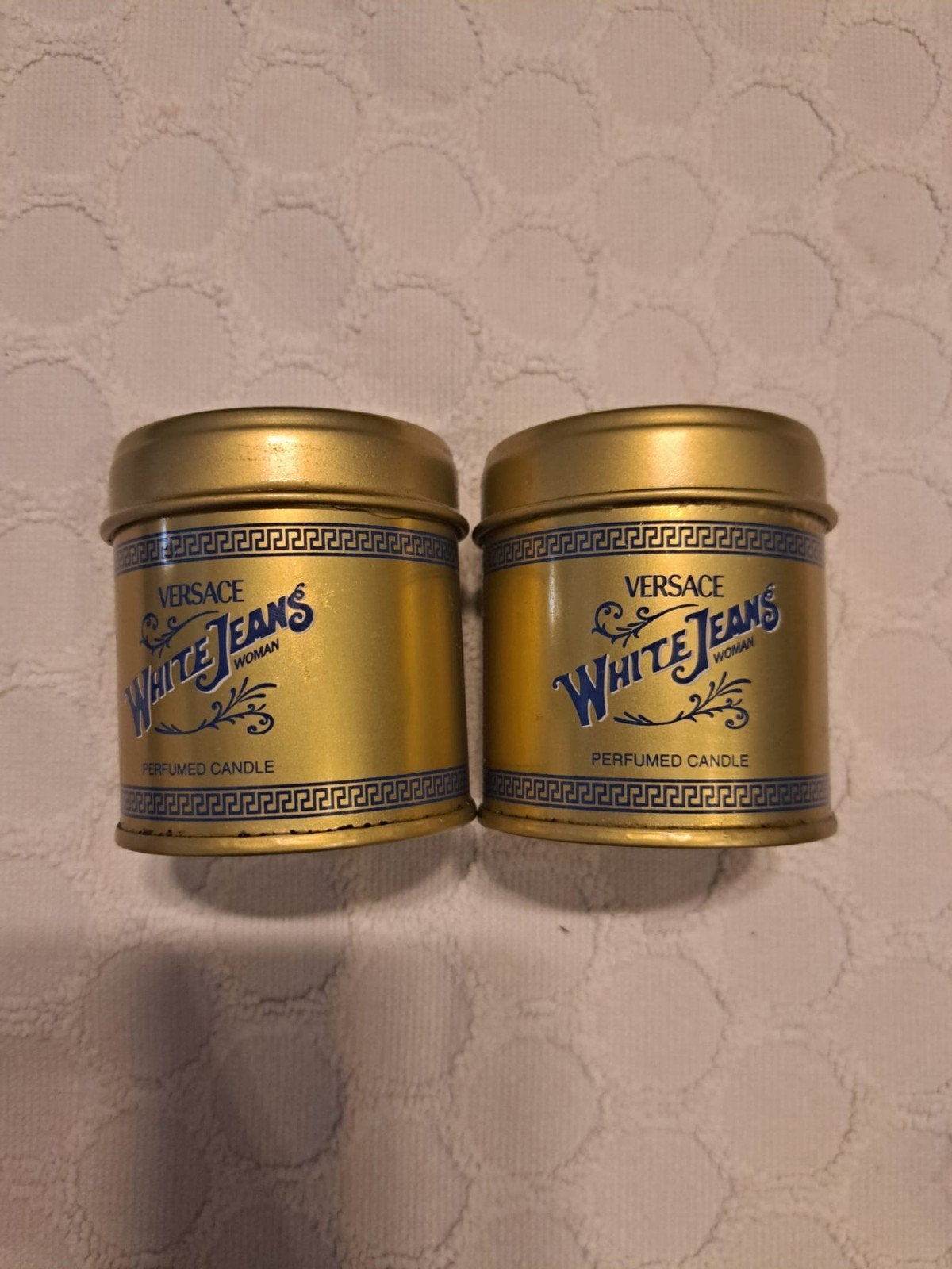 Versace White Jeans Parfum Geurkaarsen zeldzaam (2 stuks), Overige merken, Ophalen of Verzenden, Kaars, Goud