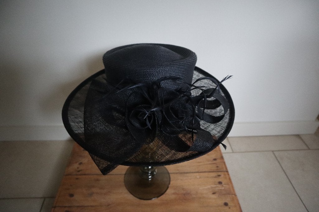 Prachtige Bisenzio dames hoed diep donkerblauw, Kleding | Dames, 55 cm (S, 6⅞ inch) of minder, Hoed, Ophalen of Verzenden, Zo goed als nieuw