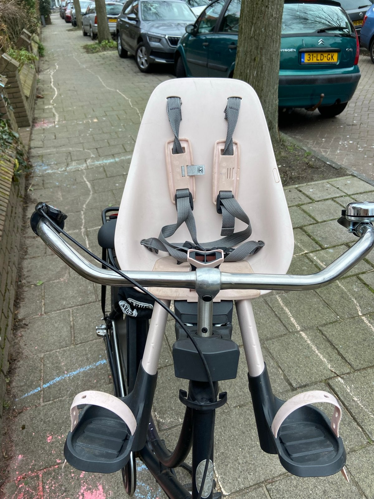 Thule Yepp Nexxt Mini Fietszitje - Zo goed als nieuw, Fietsen en Brommers, Fietsaccessoires | Fietsstoeltjes, Ophalen, Voetsteuntjes