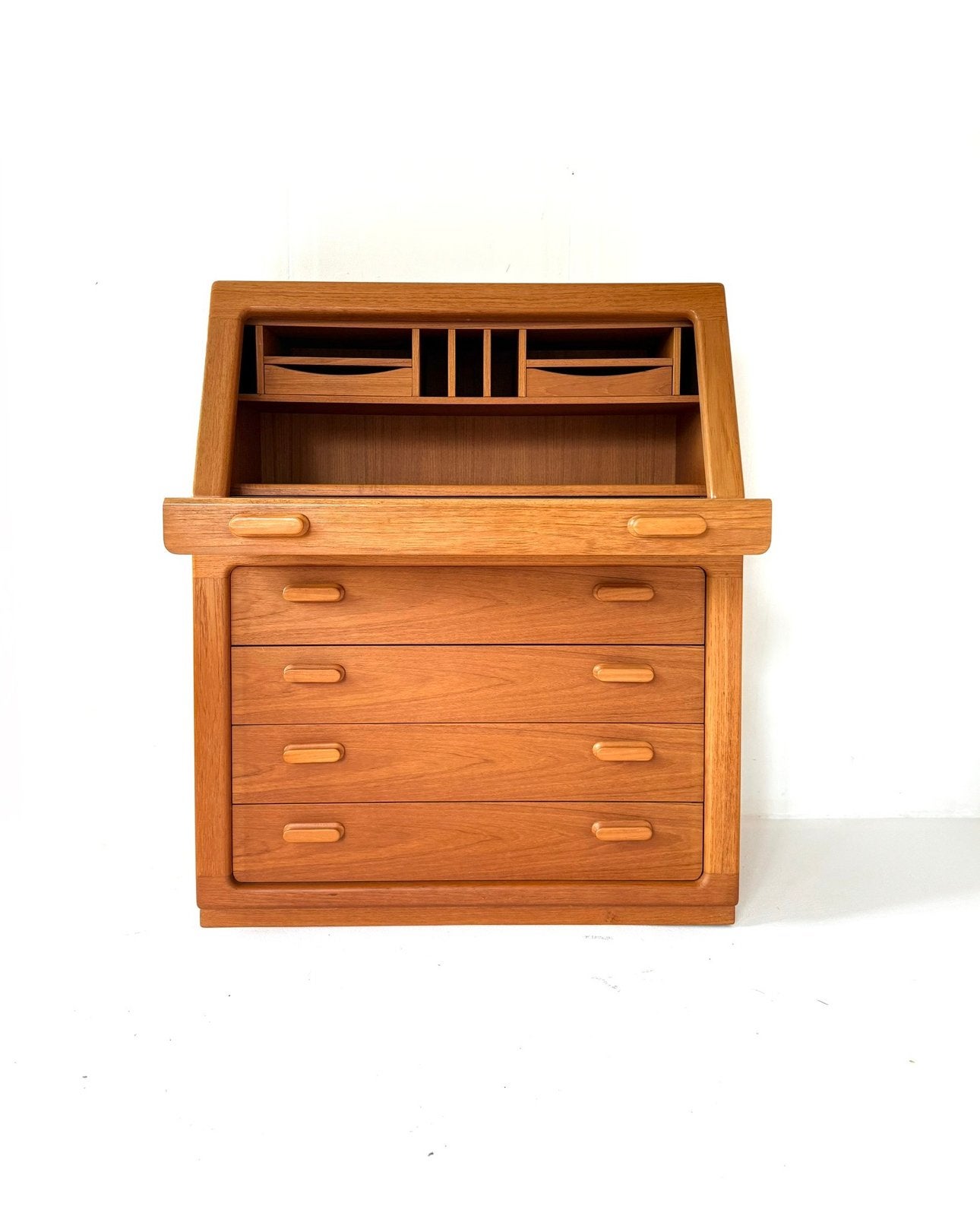 Vintage teakhouten secretaire, Dyrlund ‘70, Dyrlund, Vintage retro buisframe design rotan webbing papercord deens, Dyrlund, Dyrlund