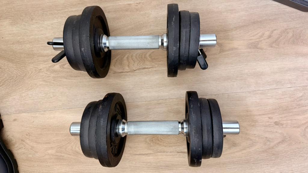 Verstelbare Dumbell set 10kg per stuk, Sport en Fitness, Fitnessmaterialen, Ophalen, Zo goed als nieuw, Dumbbell