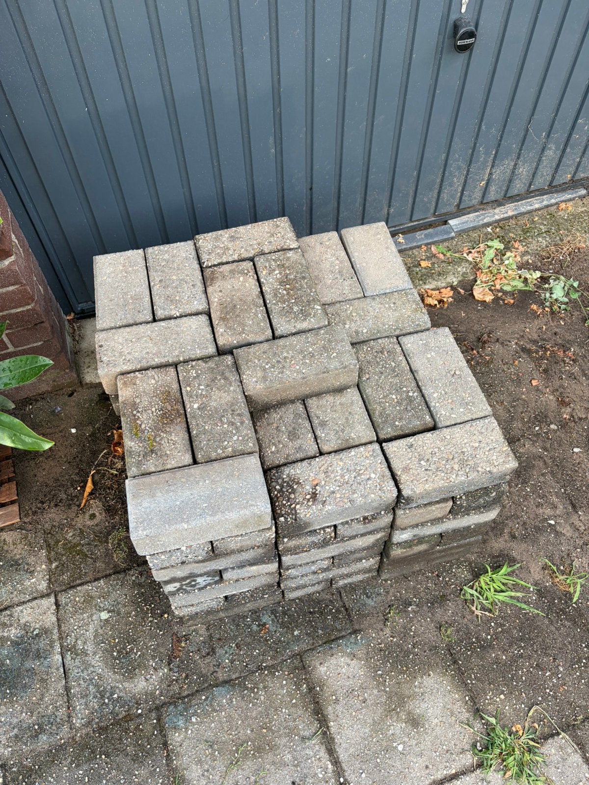 128 betonklinker, Tuin en Terras, Tegels en Klinkers, Ophalen, Gebruikt, Beton, Klinkers