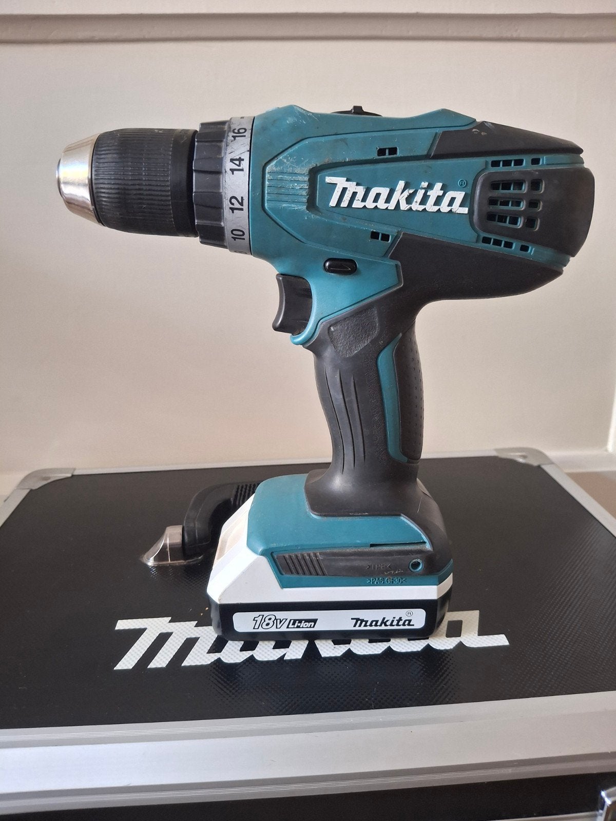 makita df457d accuboormachine met 2 accu's, Ophalen of Verzenden, Gebruikt, Boor- en Schroefmachine