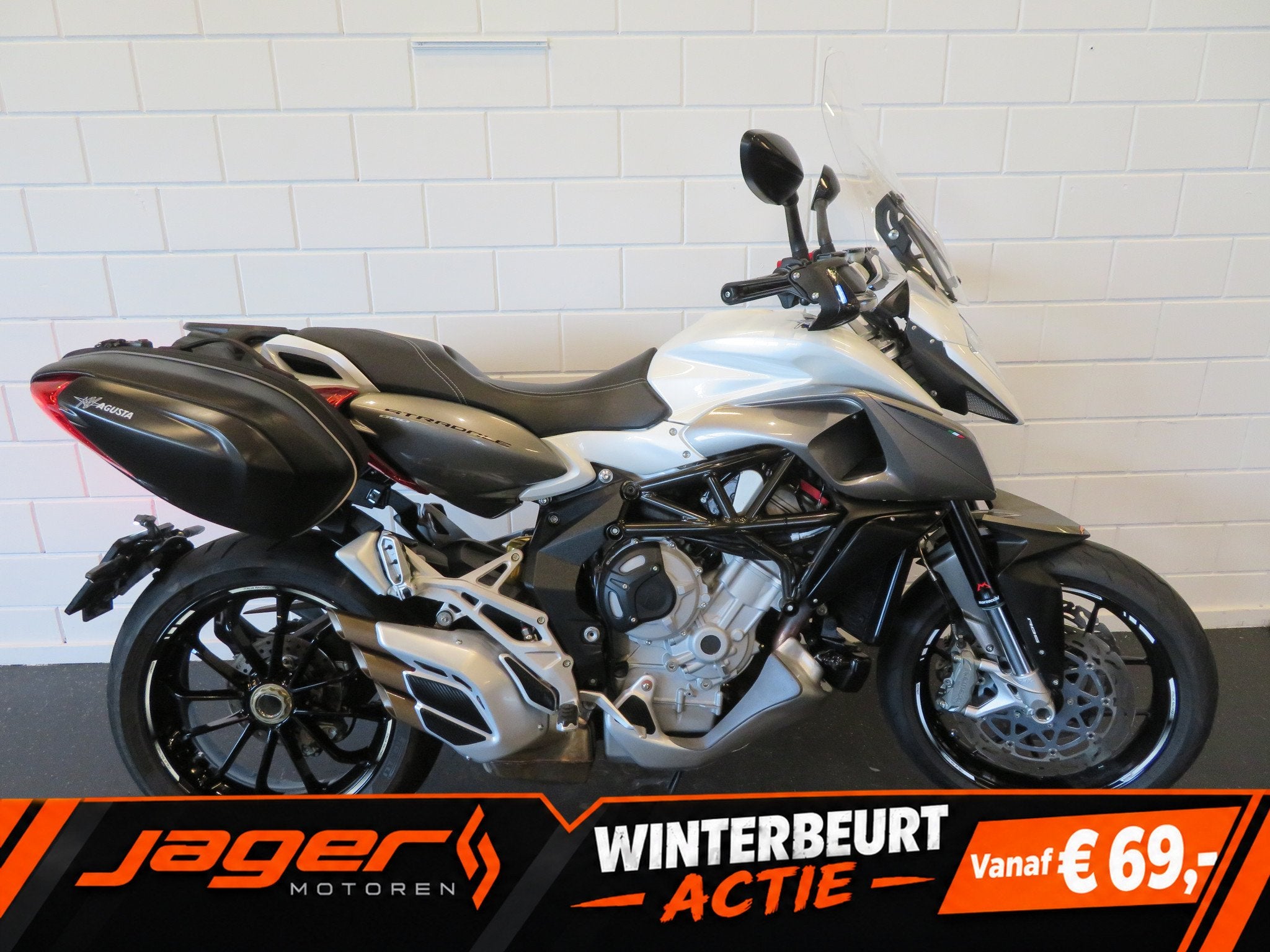 MV Agusta STRADALE 800 ABS RIVALE TOPSTAAT! (bj 2017), Motoren, Sport, Gebruikt, Bedrijf