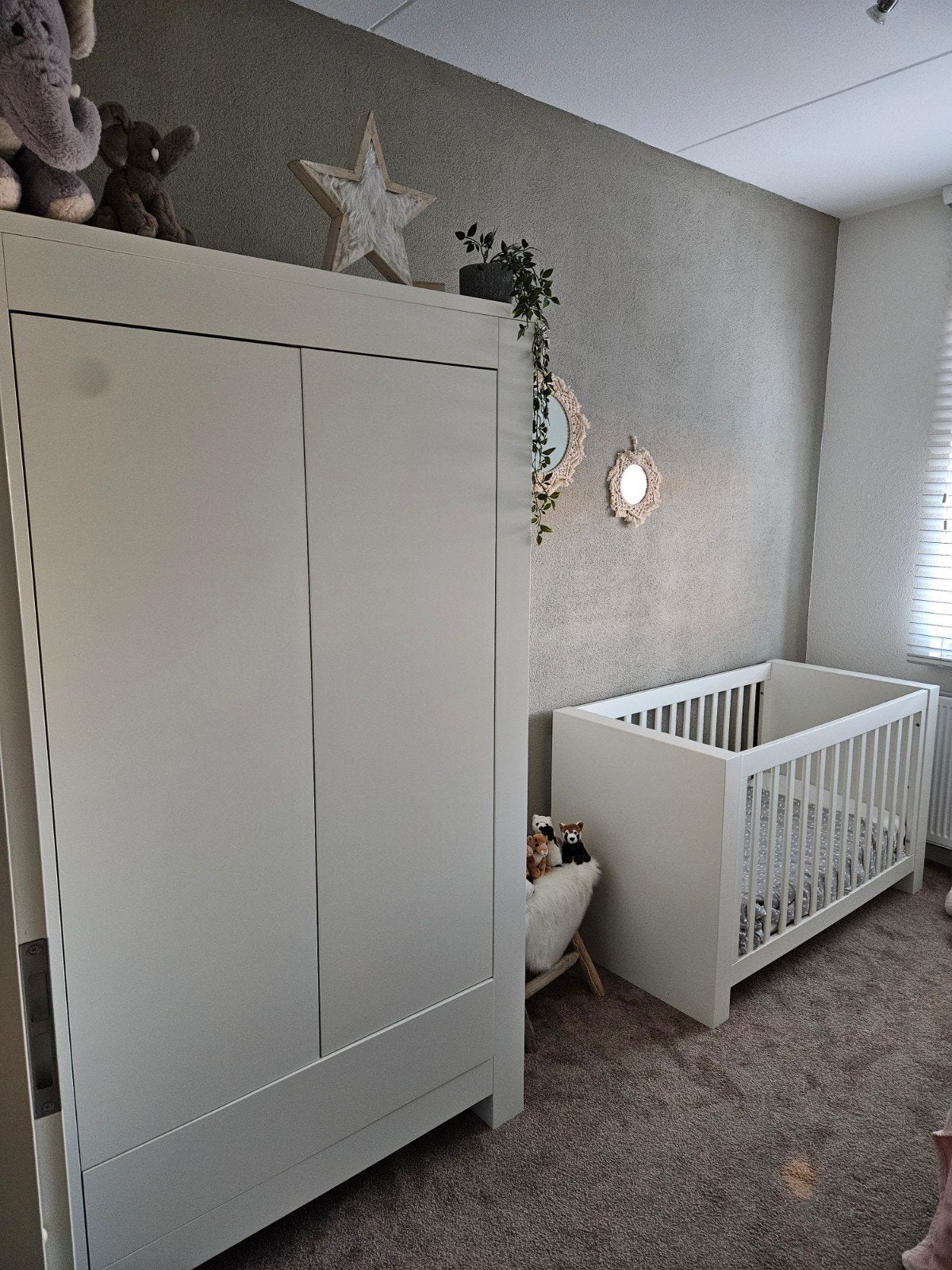 Kidsmill Alaska Babykamer: Kast, Ledikant en Commode, Ophalen, Zo goed als nieuw, Jongetje of Meisje