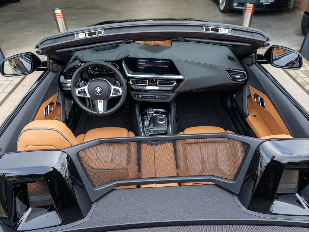 BMW Z4 Roadster sDrive20i High Executive 320pk *HUD | 19" |, Auto's, BMW, Automaat, 1998 cc, Gebruikt, Euro 6