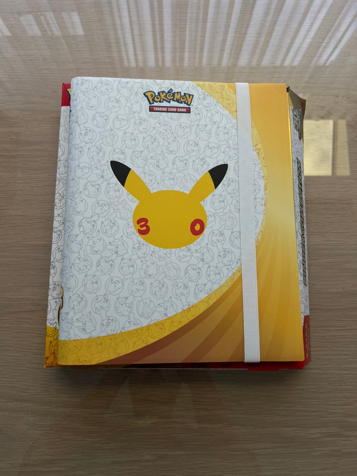 Pokemon 30th Celebration: 9-Pocket Binder., Hobby en Vrije tijd, Ophalen of Verzenden, Nieuw, Boek of Catalogus