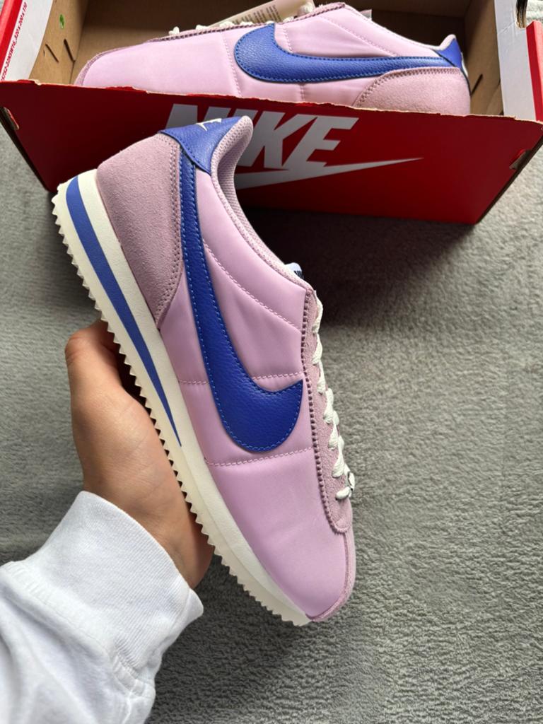Nike cortez arctic pink blue - maat 42 - nieuw, J, Nieuw, Ophalen of Verzenden, Sneakers of Gympen
