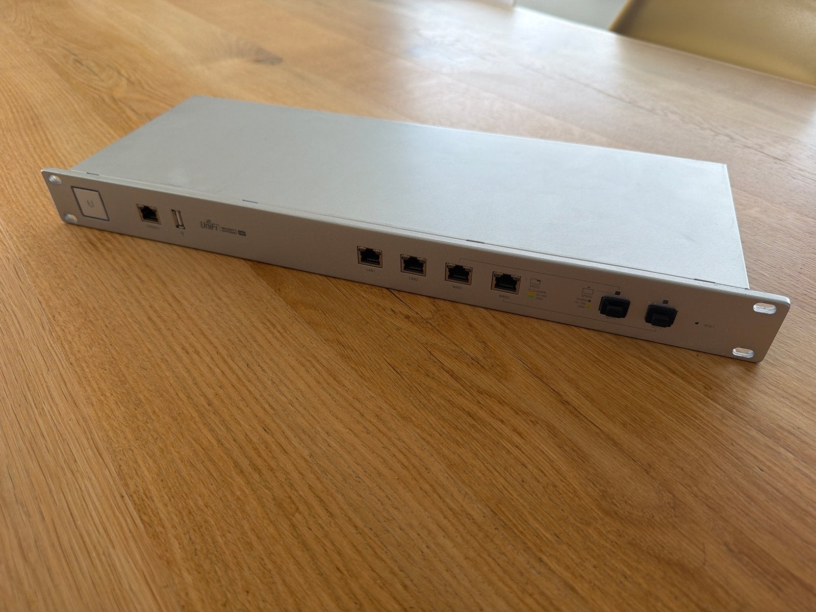 Ubiquiti UniFi Security Gateway Pro 4 (USG-PRO-4), Computers en Software, Ophalen of Verzenden, Gebruikt, Router