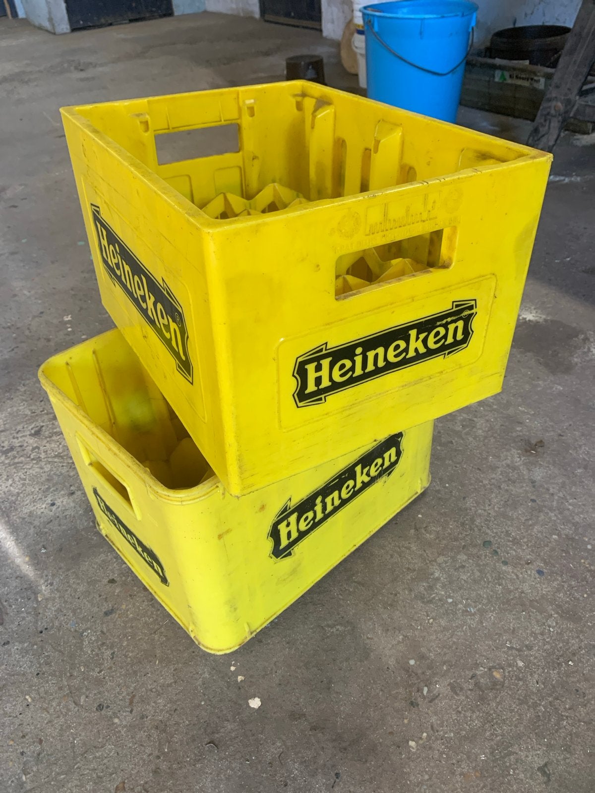 2x Heineken bierkratten - Geel - Gebruikt, Ophalen, Gebruikt, Minder dan 35 cm, Minder dan 50 cm