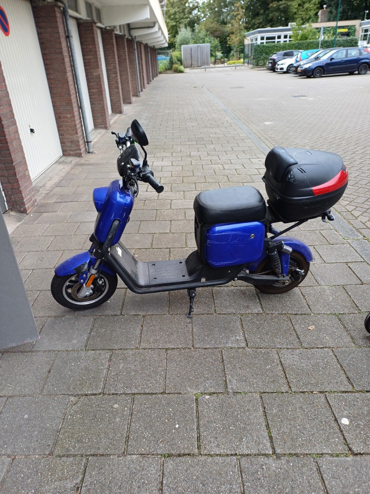 Blauwe elektrische scooter met topkoffer, Fietsen en Brommers, Ophalen, Gebruikt, Elektrisch, Overige merken