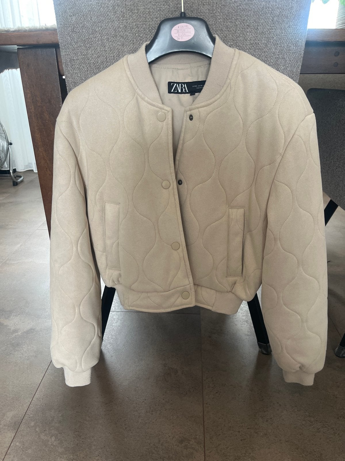 Zara gewatteerd bomberjack - Beige maat xs, Kleding | Dames, Ophalen of Verzenden, Zo goed als nieuw, Maat 34 (XS) of kleiner