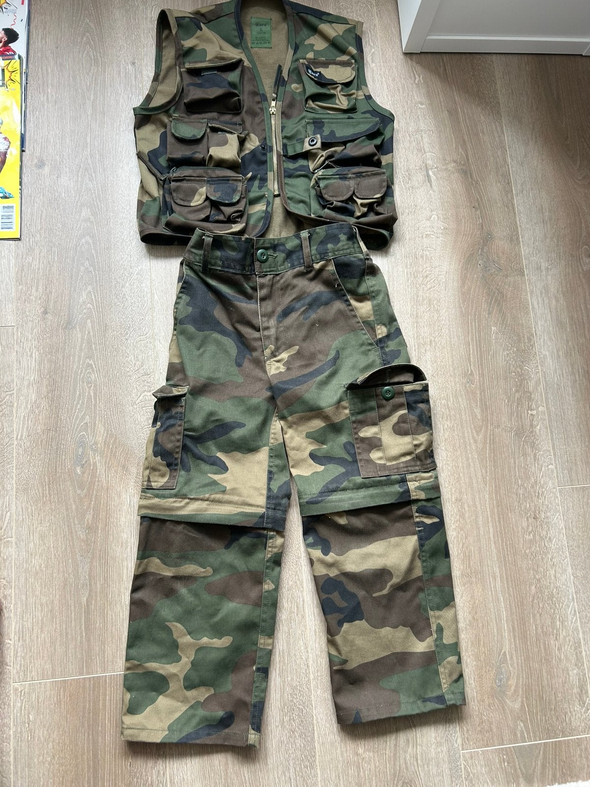 Leger pakje maat 122/128 kinderen, Ophalen of Verzenden, Zo goed als nieuw, 122 t/m 128, Jongen of Meisje