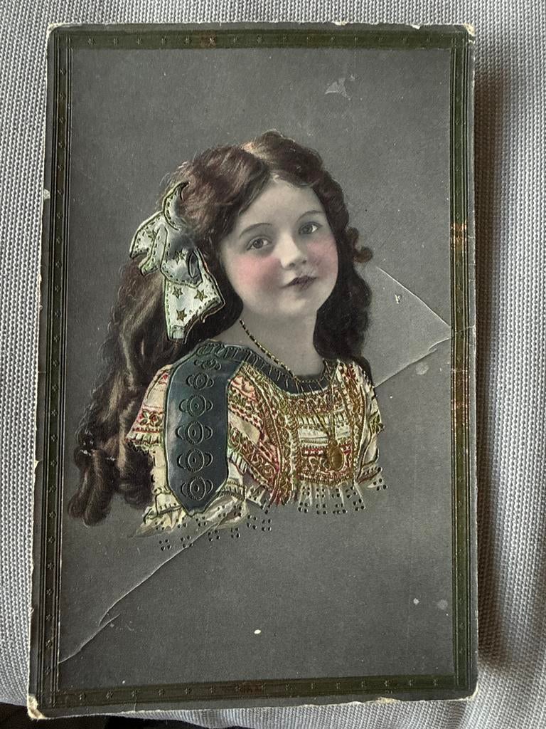 Antieke Ansichtkaart: Meisje met Krullen en Strik, Ophalen, Voor 1920, Gelopen