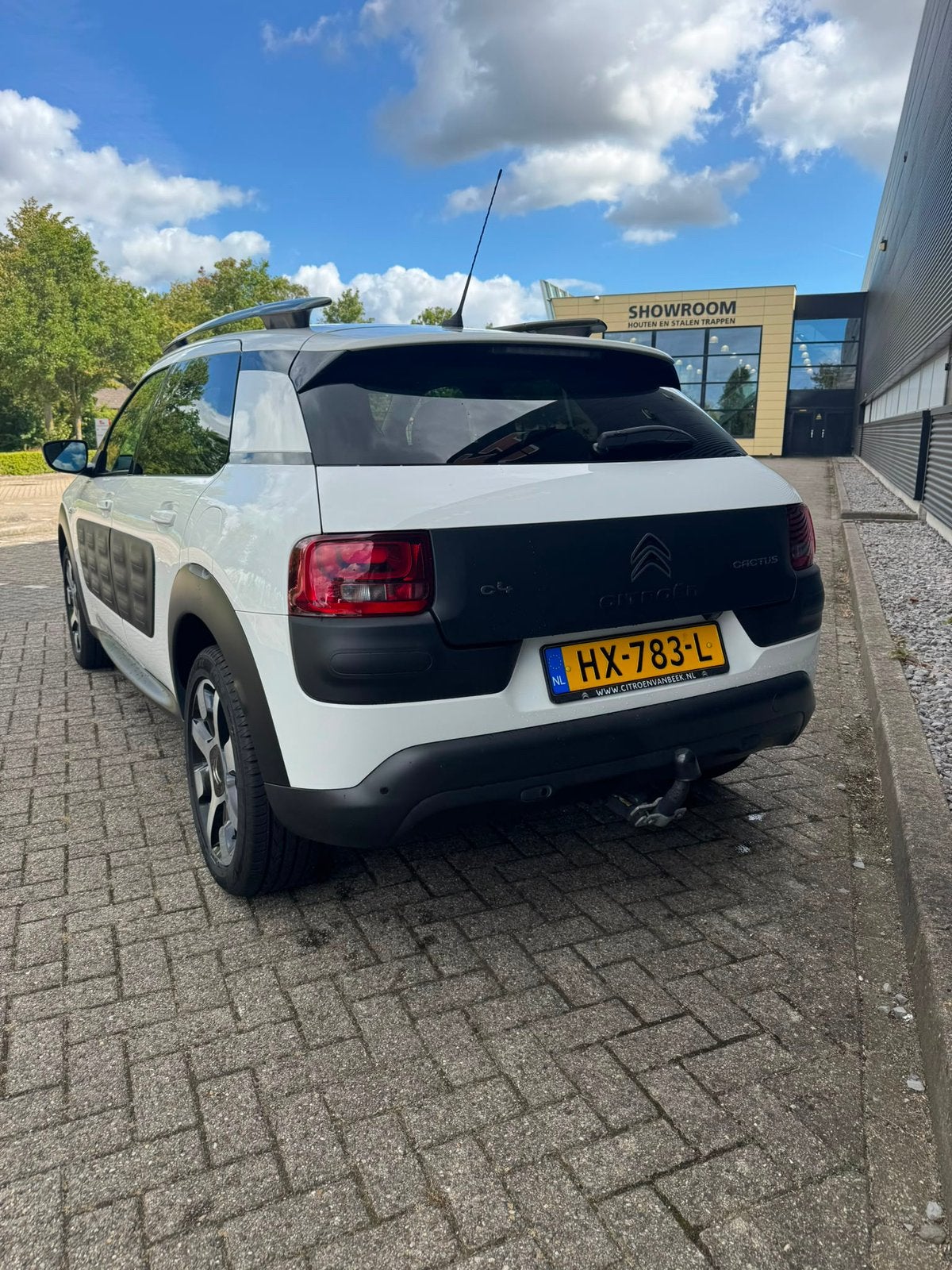Foto 3 van Citroën C4 Cactus 1.2 Puretech, carplay,trekhaak,pano.