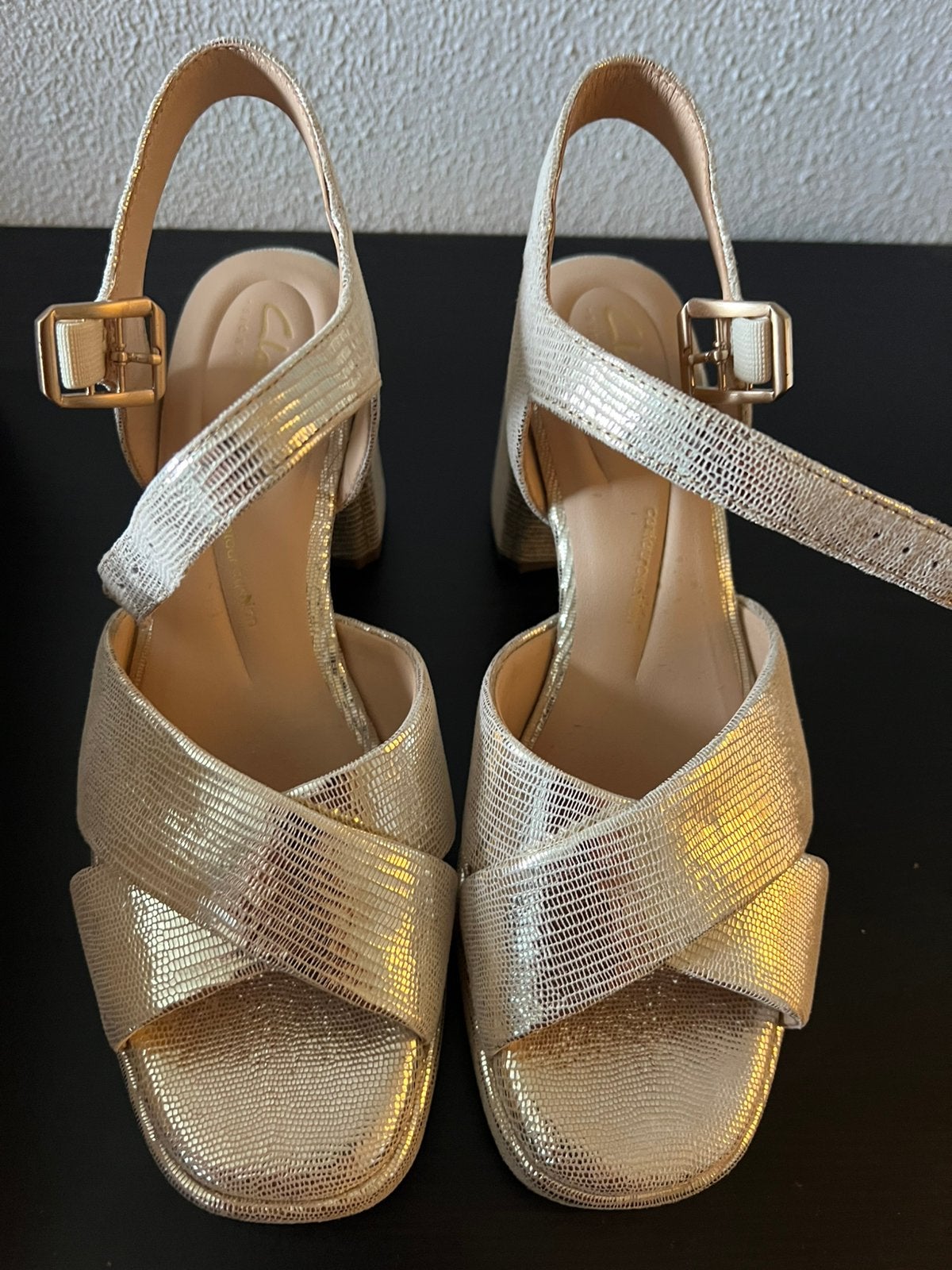Damesschoenen goud met hoge hak, Overige kleuren, Zo goed als nieuw, Sandalen of Muiltjes, Ophalen of Verzenden